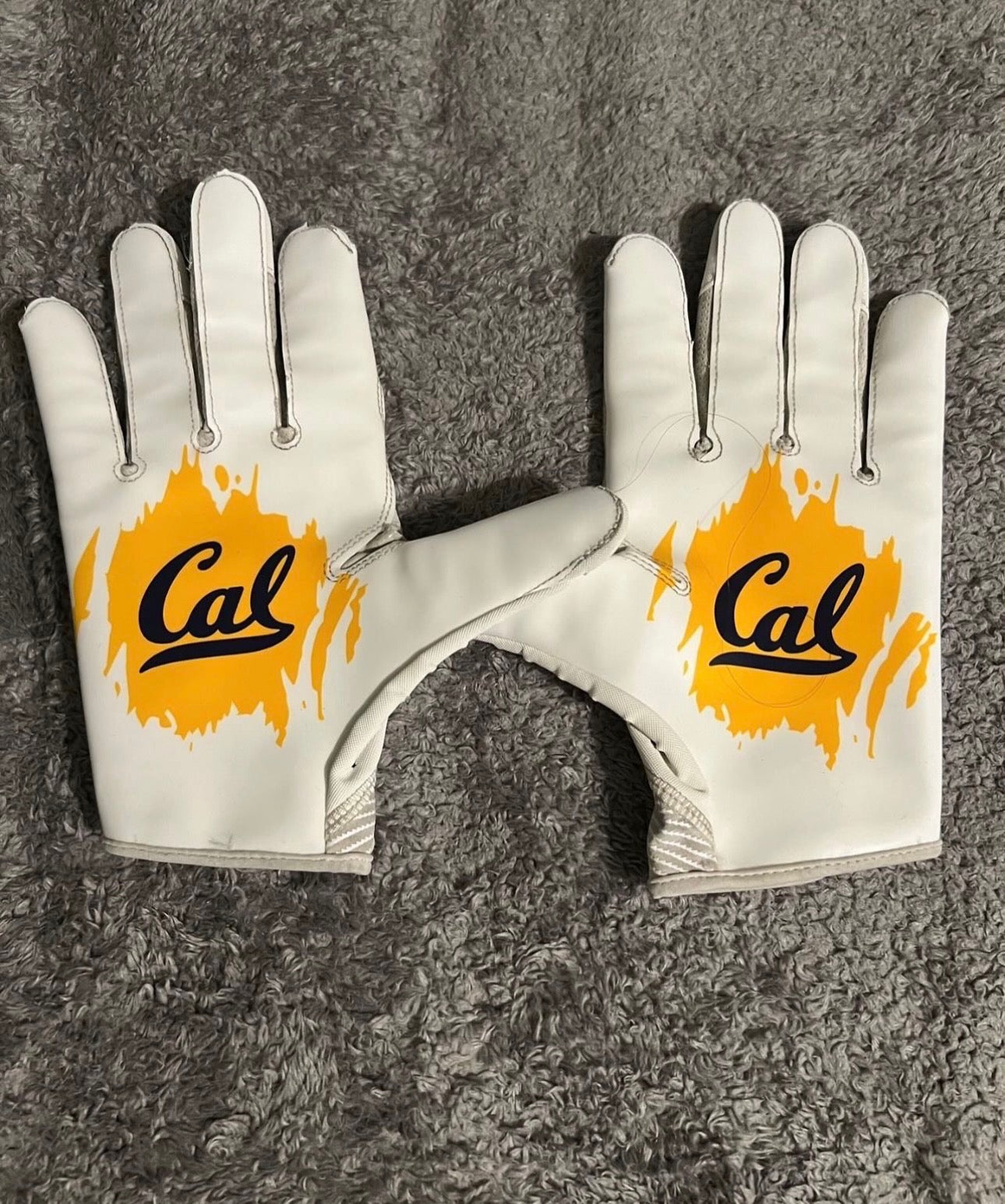 Football gloves for California